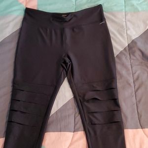 Jockey Mesh Cutout Capri Length leggings